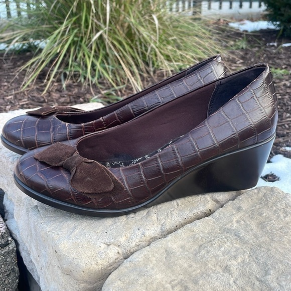 Vionic Lena Brown Crocodile Wedge Size 8.5 - Picture 2 of 11